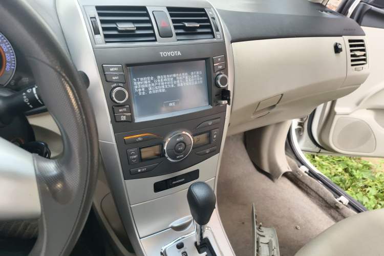 Used Toyota Corolla 2013 Special Edition 1.8L CVT ZhiKu GL-i Audio And AC Panel