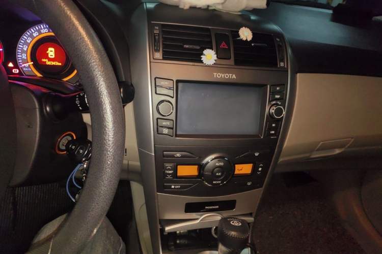 Used Toyota Corolla 2013 Special Edition 1.8L CVT ZhiKu GL-i Audio And AC Panel