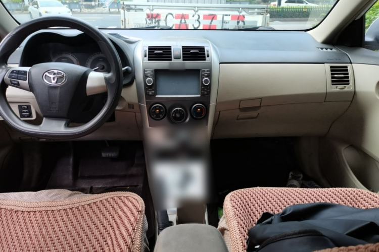 Used Toyota Corolla 2013 Special Edition 1.6L Automatic Cool GL Model Center Console