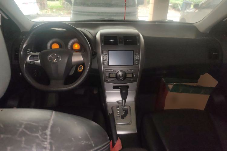 Used Toyota Corolla 2013 Special Edition 1.8L CVT ZhiKu GL-i Center Console