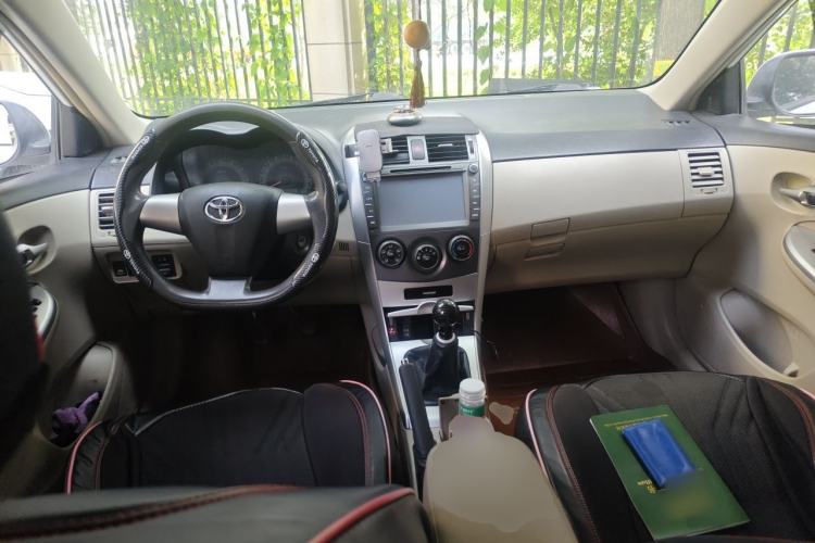 Used Toyota Corolla 2013 Special Edition 1.6L Manual Cool GL Model Center Console
