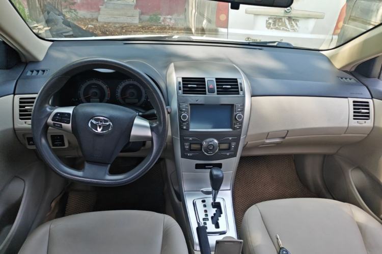 Used Toyota Corolla 2013 Special Edition 1.6L Automatic GL Cool Model Center Console
