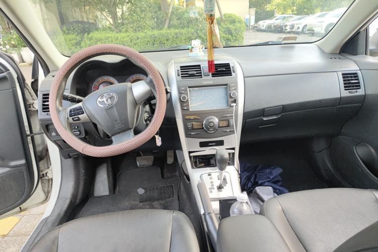 Used Toyota Corolla 2013 Special Edition 1.8L CVT ZhiKu GL-i Center Console