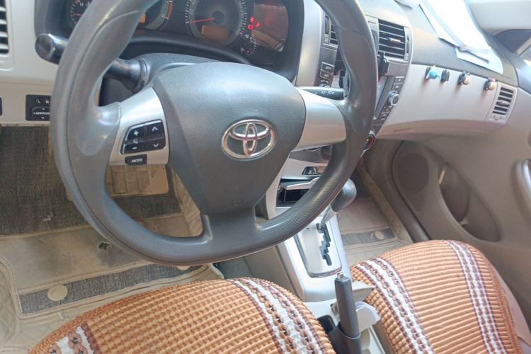 Used Toyota Corolla 2013 Special Edition 1.6L Automatic Cool GL Model Center Console