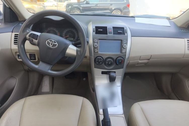 Used Toyota Corolla 2013 Special Edition 1.6L Automatic Cool GL Model Center Console