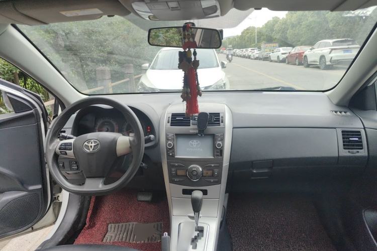 Used Toyota Corolla 2013 Special Edition 1.6L Automatic GL Cool Model Center Console