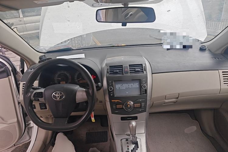 Used Toyota Corolla 2013 Special Edition 1.6L Automatic GL Cool Model Center Console