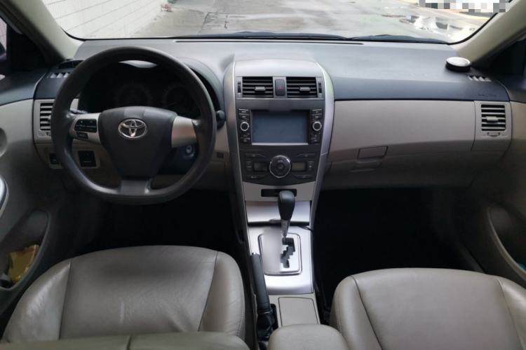 Used Toyota Corolla 2013 Special Edition 1.6L Automatic GL Cool Model Center Console