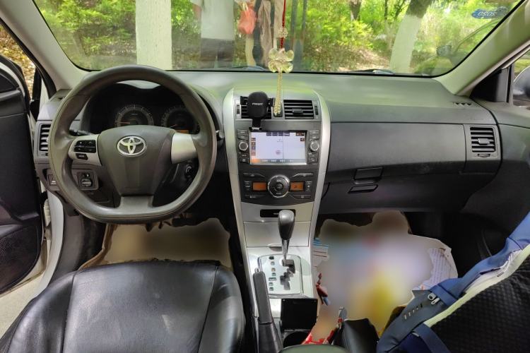 Used Toyota Corolla 2013 Special Edition 1.6L Automatic GL Cool Model Center Console
