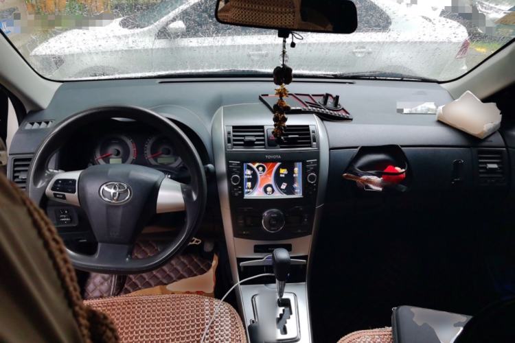 Used Toyota Corolla 2013 Special Edition 1.6L Automatic GL Cool Model Center Console