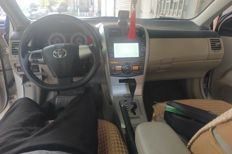 Used Toyota Corolla 2013 Special Edition 1.6L Automatic GL Cool Model Center Console