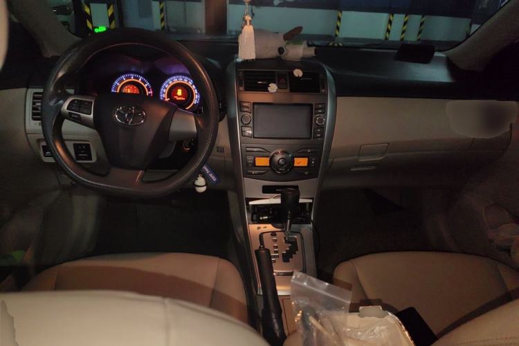 Used Toyota Corolla 2013 Special Edition 1.8L CVT ZhiKu GL-i Center Console