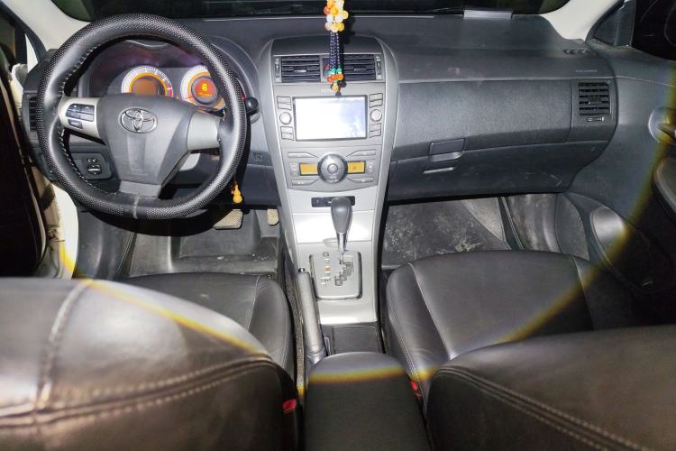 Used Toyota Corolla 2013 Special Edition 1.8L CVT ZhiKu GL-i Center Console