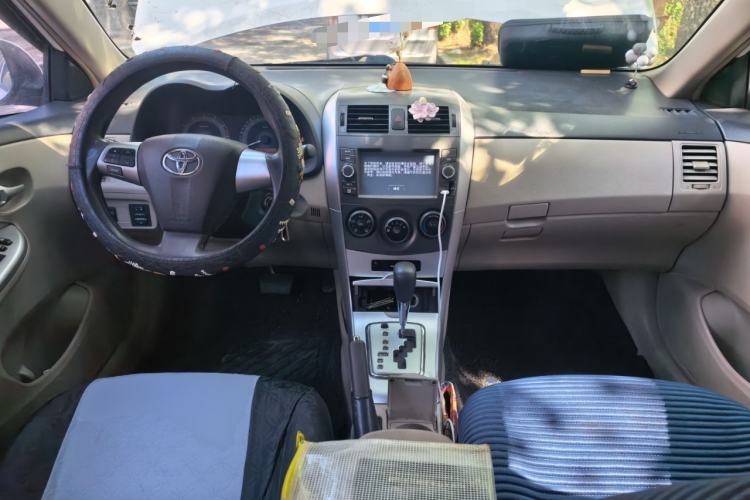 Used Toyota Corolla 2013 Special Edition 1.6L Automatic Cool GL Model Center Console