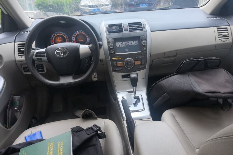 Used Toyota Corolla 2013 Special Edition 1.8L CVT ZhiKu GL-i Center Console