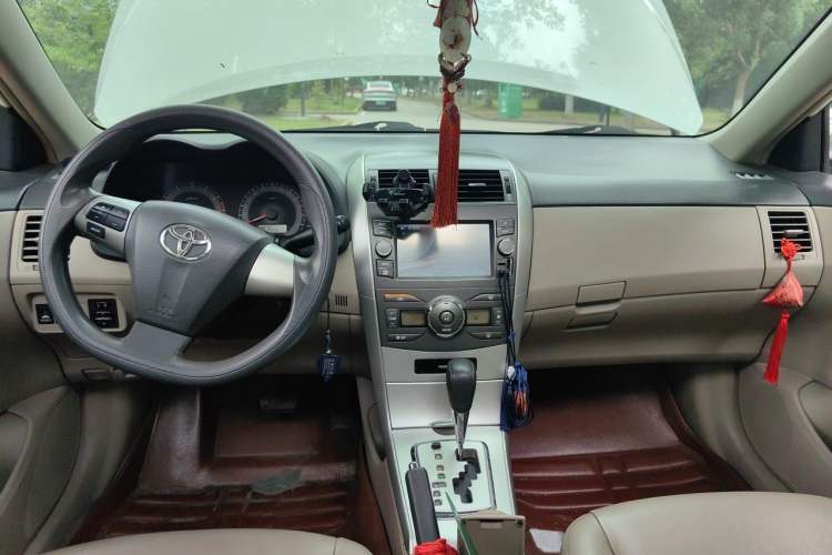 Used Toyota Corolla 2013 Special Edition 1.6L Automatic GL Cool Model Center Console