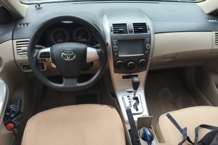 Used Toyota Corolla 2013 Special Edition 1.6L Automatic Cool GL Model Center Console