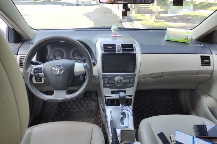 Used Toyota Corolla 2013 Special Edition 1.6L Automatic GL Cool Model Center Console