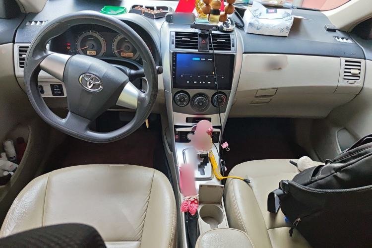 Used Toyota Corolla 2013 Special Edition 1.6L Automatic Cool GL Model Center Console