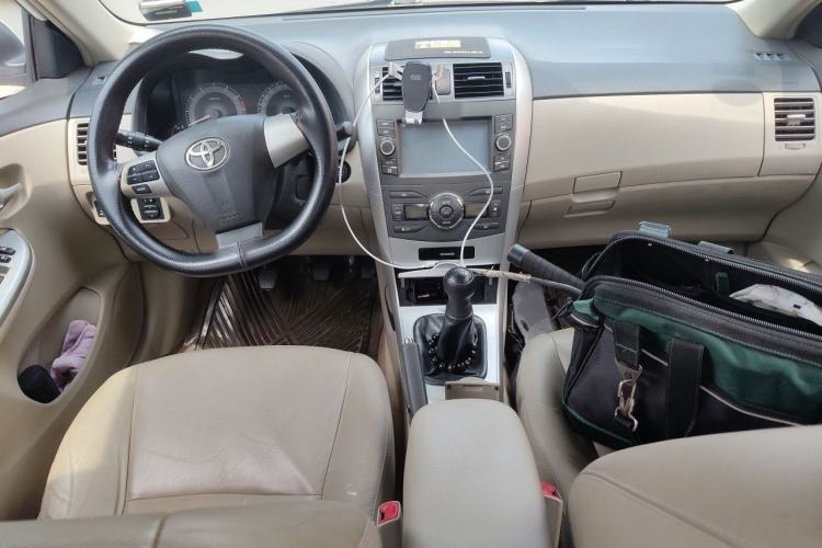 Used Toyota Corolla 2013 Special Edition 1.6L Manual – Cool GL Model Center Console