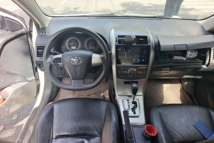 Used Toyota Corolla 2013 Special Edition 1.6L Automatic GL Cool Model Center Console