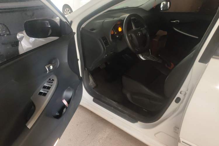 Used Toyota Corolla 2013 Special Edition 1.8L CVT ZhiKu GL-i Driver Seat