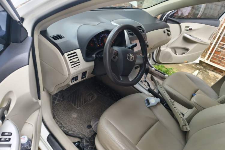 Used Toyota Corolla 2013 Special Edition 1.8L CVT ZhiKu GL-i Driver Seat