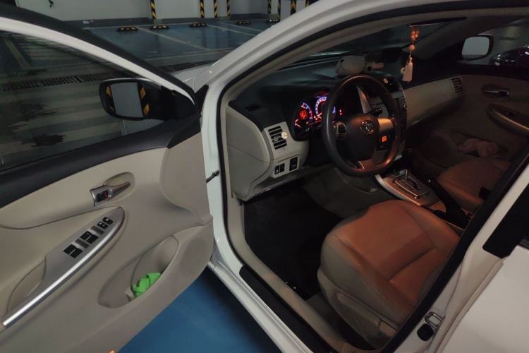 Used Toyota Corolla 2013 Special Edition 1.8L CVT ZhiKu GL-i Driver Seat
