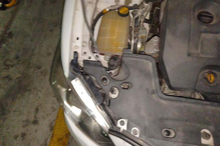 Used Toyota Corolla 2013 Special Edition 1.8L CVT ZhiKu GL-i Engine Bay Right