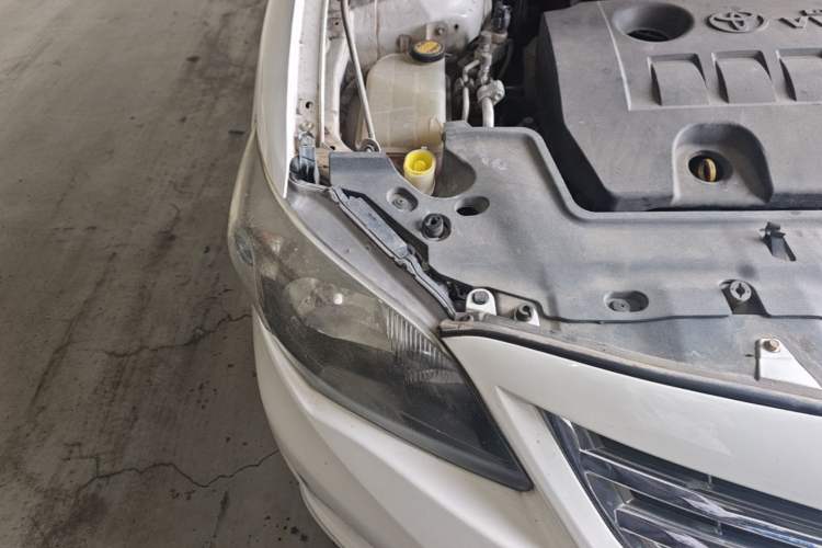 Used Toyota Corolla 2013 Special Edition 1.6L Manual – Cool GL Model Engine Bay Right