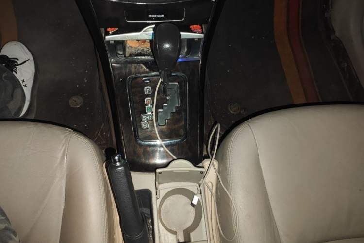 Used Toyota Corolla 2013 Special Edition 1.8L CVT ZhiKu GL-i Gear Lever
