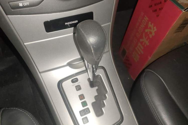 Used Toyota Corolla 2013 Special Edition 1.8L CVT ZhiKu GL-i Gear Lever