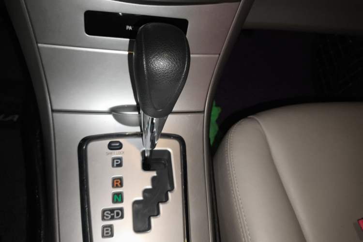 Used Toyota Corolla 2013 Special Edition 1.8L CVT ZhiKu GL-i Gear Lever