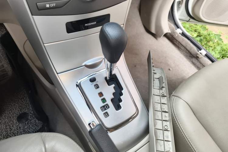 Used Toyota Corolla 2013 Special Edition 1.8L CVT ZhiKu GL-i Gear Lever
