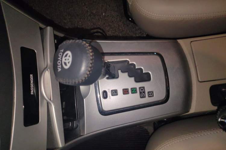 Used Toyota Corolla 2013 Special Edition 1.8L CVT ZhiKu GL-i Gear Lever