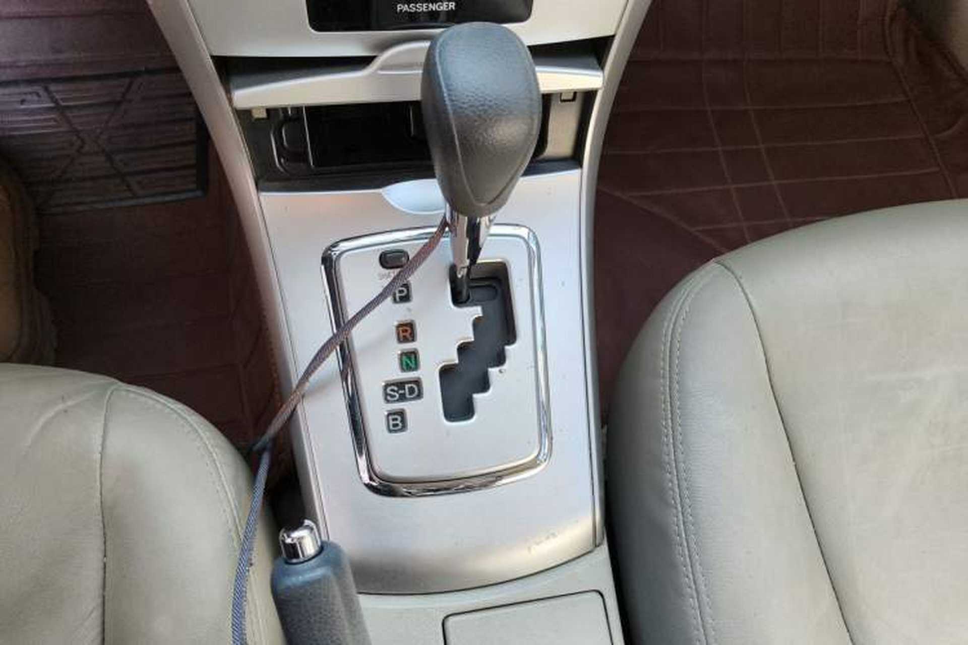 Used Toyota Corolla 2013 Special Edition 1.8L CVT ZhiKu GL-i Gear Lever