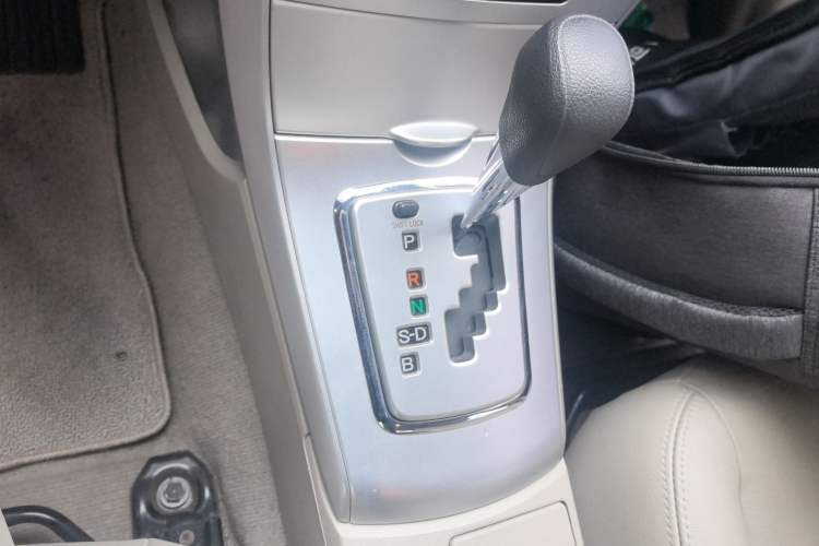 Used Toyota Corolla 2013 Special Edition 1.8L CVT ZhiKu GL-i Gear Lever