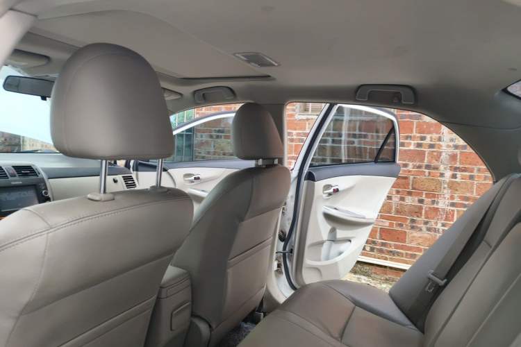Used Toyota Corolla 2013 Special Edition 1.8L CVT ZhiKu GL-i Headliner