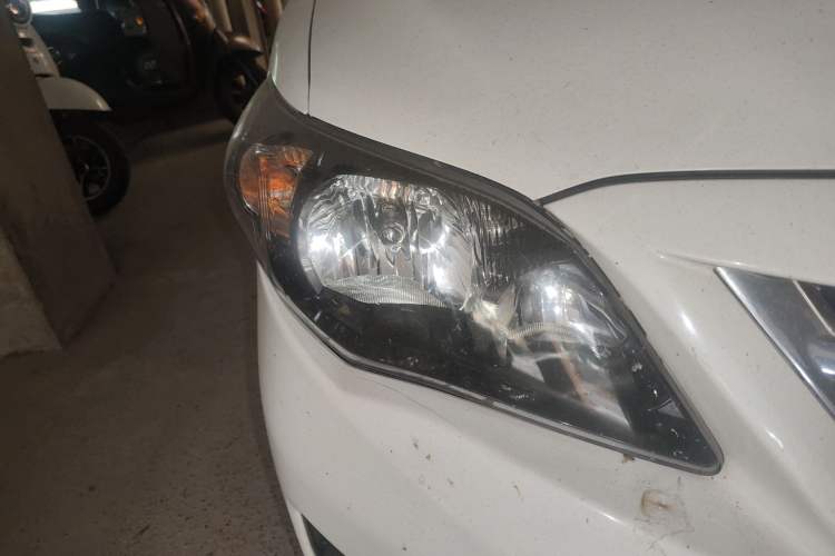 Used Toyota Corolla 2013 Special Edition 1.8L CVT ZhiKu GL-i Right Front Headlight