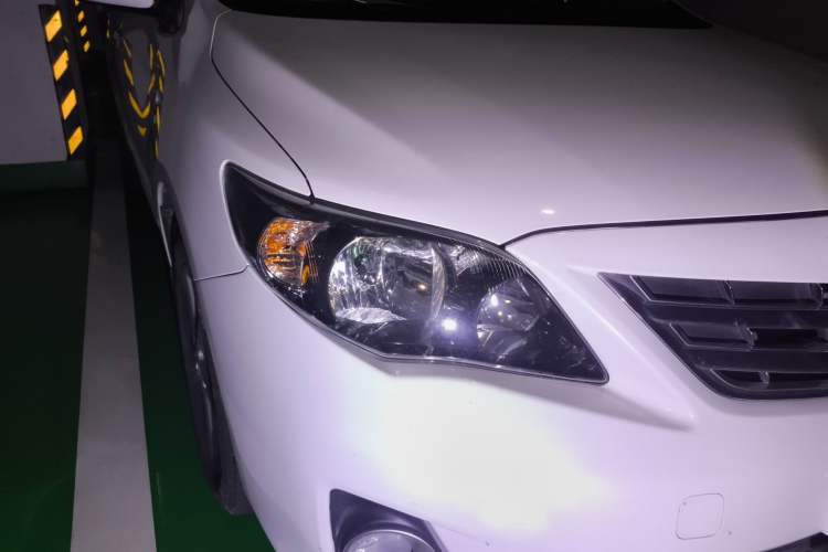 Used Toyota Corolla 2013 Special Edition 1.8L CVT ZhiKu GL-i Right Front Headlight