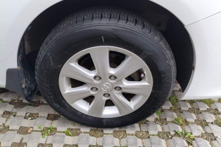 Used Toyota Corolla 2013 Special Edition 1.6L Automatic GL Cool Model Right Front Wheel Hub