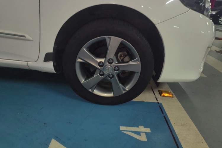Used Toyota Corolla 2013 Special Edition 1.8L CVT ZhiKu GL-i Right Front Wheel Hub