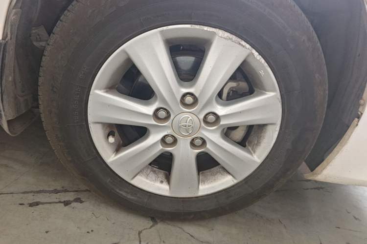 Used Toyota Corolla 2013 Special Edition 1.6L Manual – Cool GL Model Right Front Wheel Hub