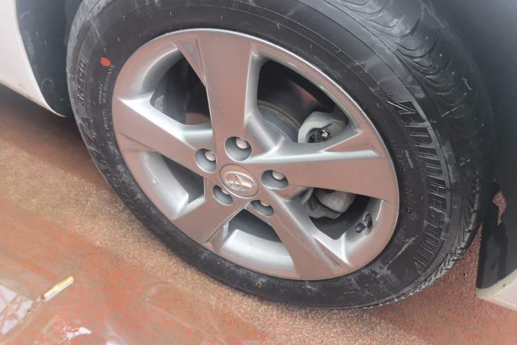 Used Toyota Corolla 2013 Special Edition 1.8L CVT ZhiKu GL-i Right Front Wheel Hub