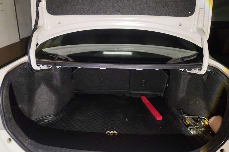 Used Toyota Corolla 2013 Special Edition 1.8L CVT ZhiKu GL-i Trunk