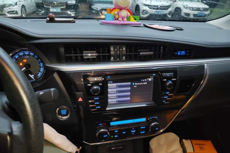 Used Toyota Corolla 2014 1.6L CVT GLX-i Audio And AC Panel