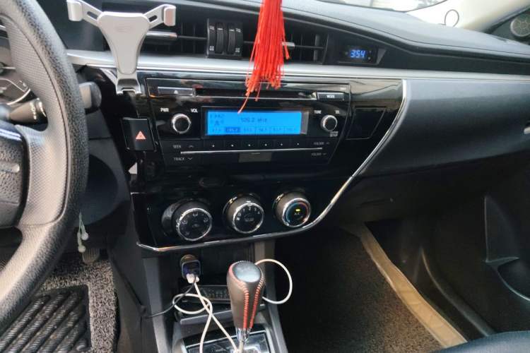 Used Toyota Corolla 2014 1.6L CVT GL Audio And AC Panel