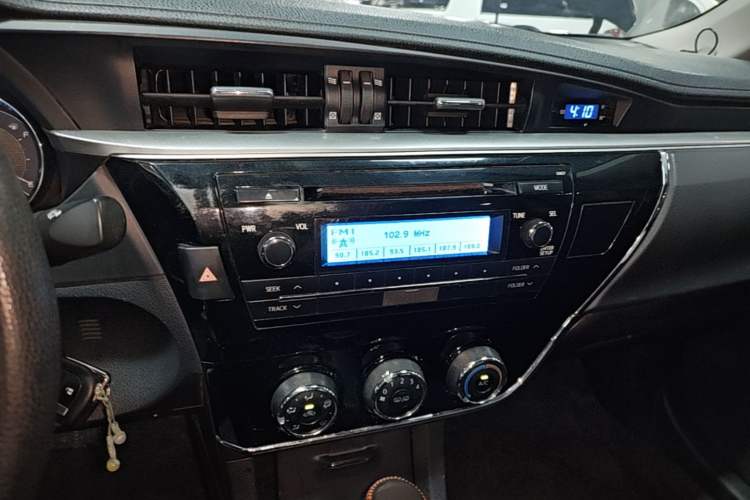 Used Toyota Corolla 2014 1.6L CVT GL Audio And AC Panel