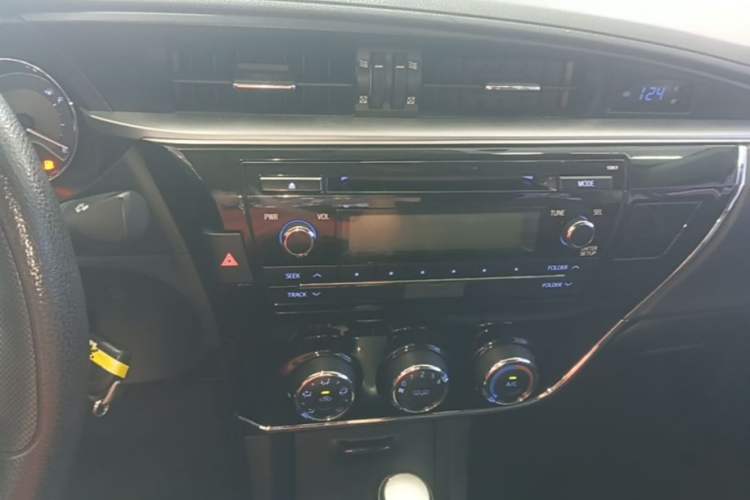 Used Toyota Corolla 2014 1.6L CVT GL Audio And AC Panel