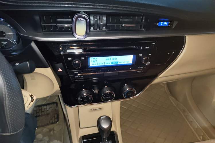 Used Toyota Corolla 2014 1.6L CVT GL Audio And AC Panel